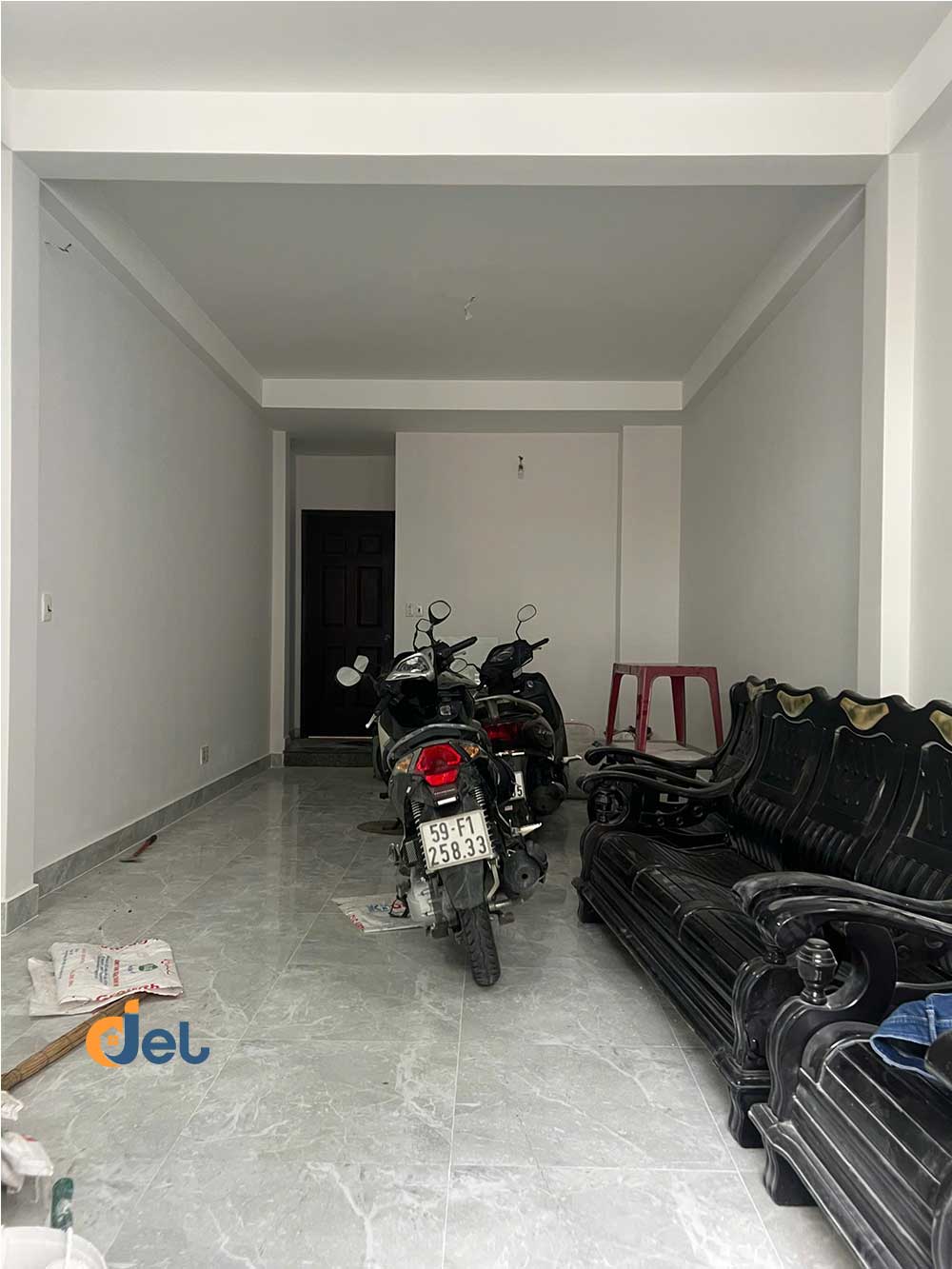 Phòng khách sau thi ốp gạch