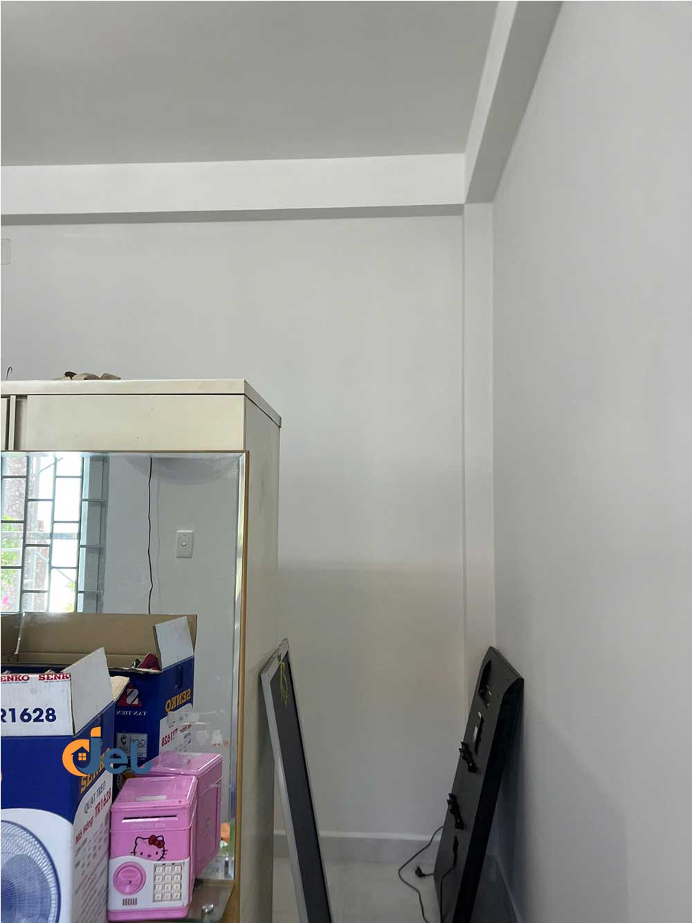 Anh Sơn lựa chọn tông màu sơn nhẹ nhàng, trung tính, hài hòa, giúp không gian trở nên sáng sủa, hiện đại.