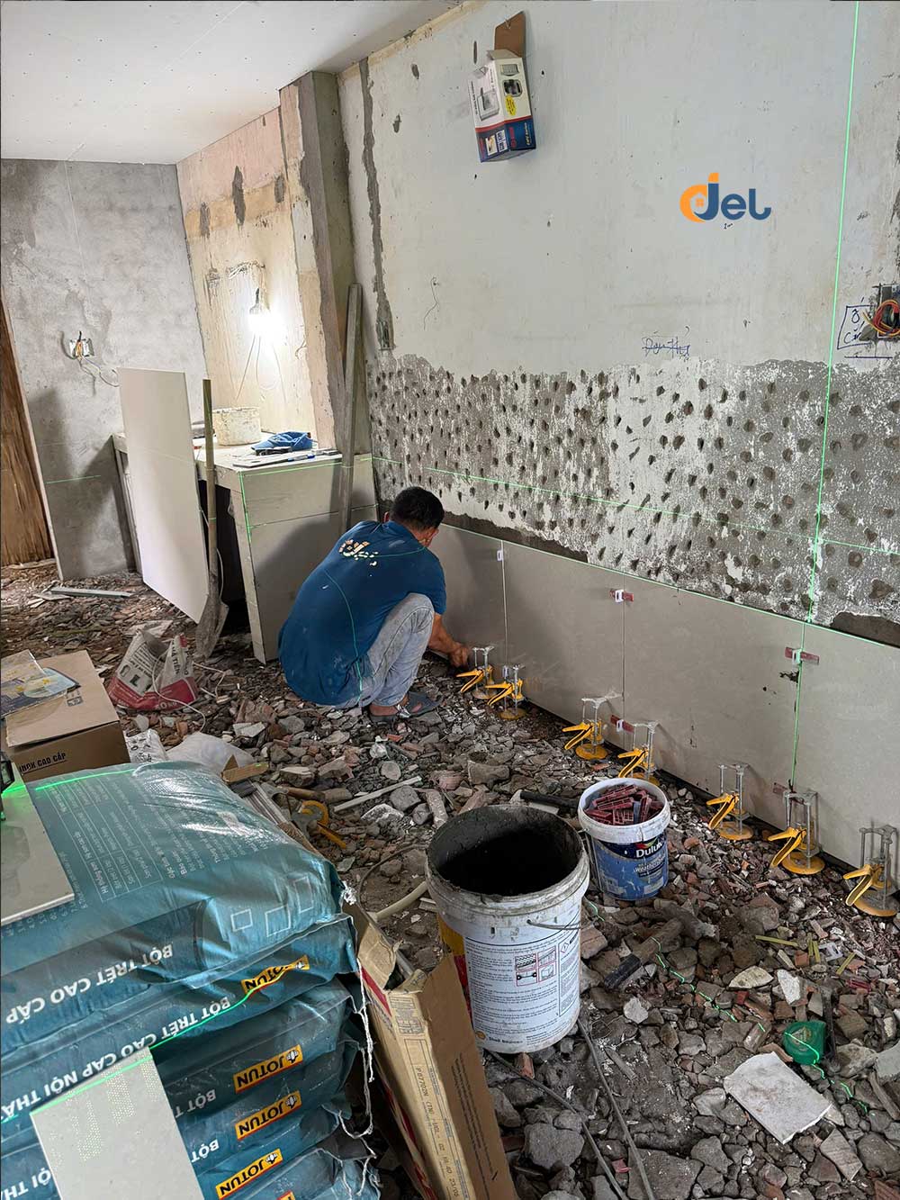 ốp gạch tường tầng trệt