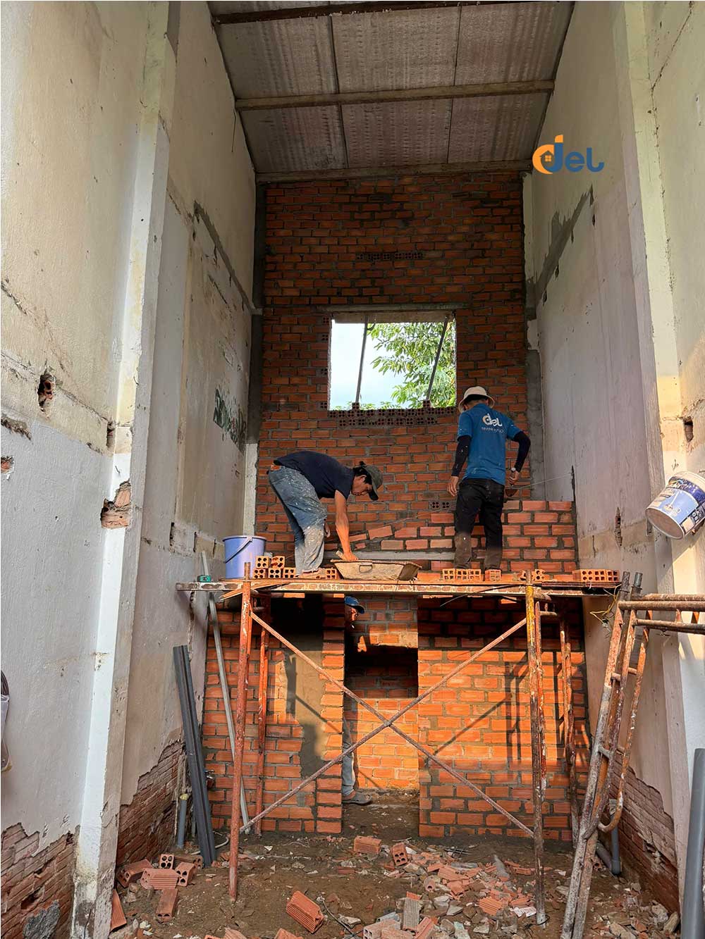 Xây tường nhà vệ sinh và vách sau nhà