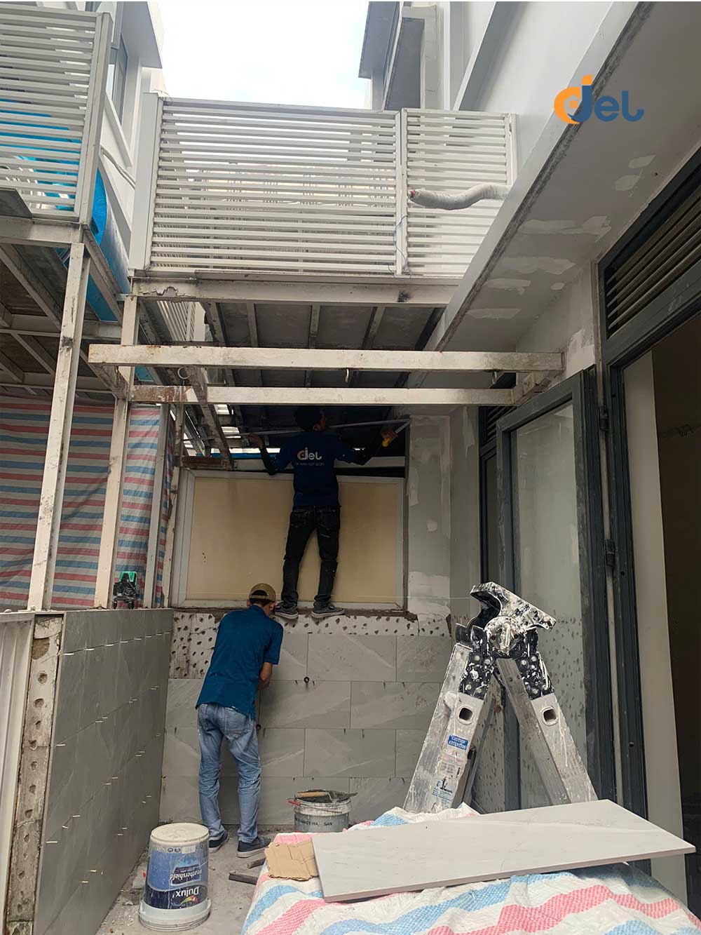 Thi công sửa khu vực để máy giặt