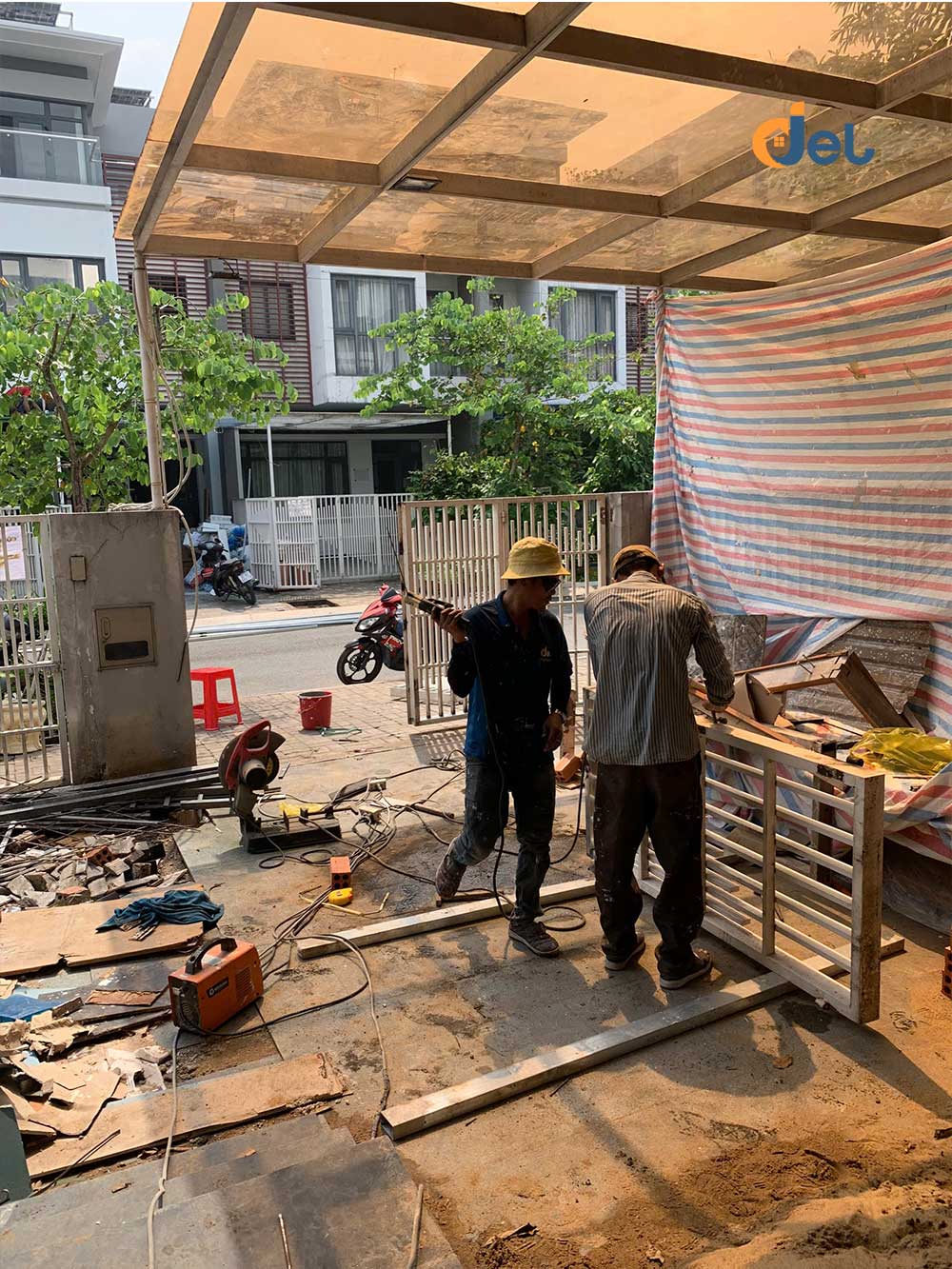 Thi công hàn sửa cửa sắt