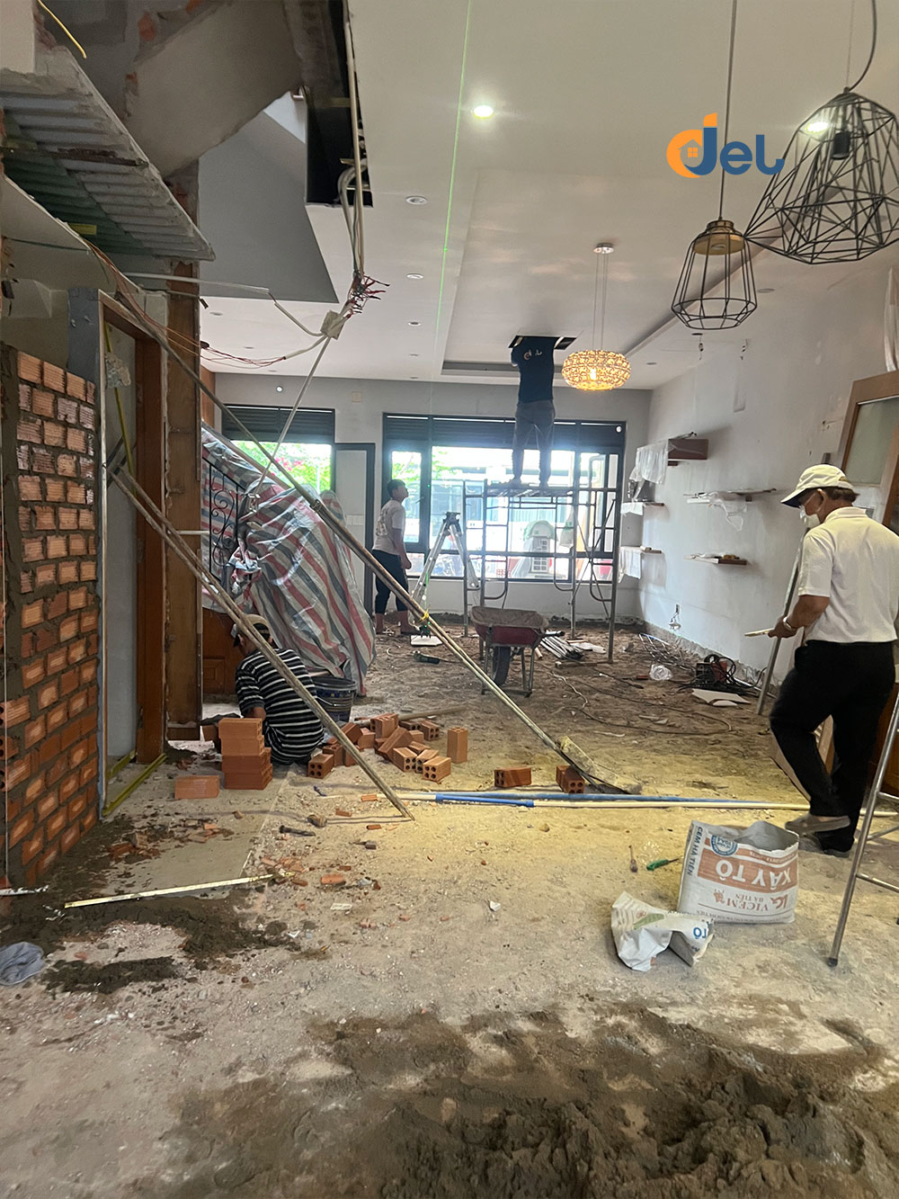 Thi công lắp móc để gắng quạt trần
